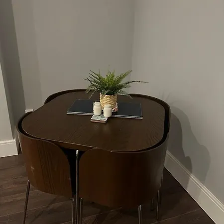 One Bed In Moseley Apartment *